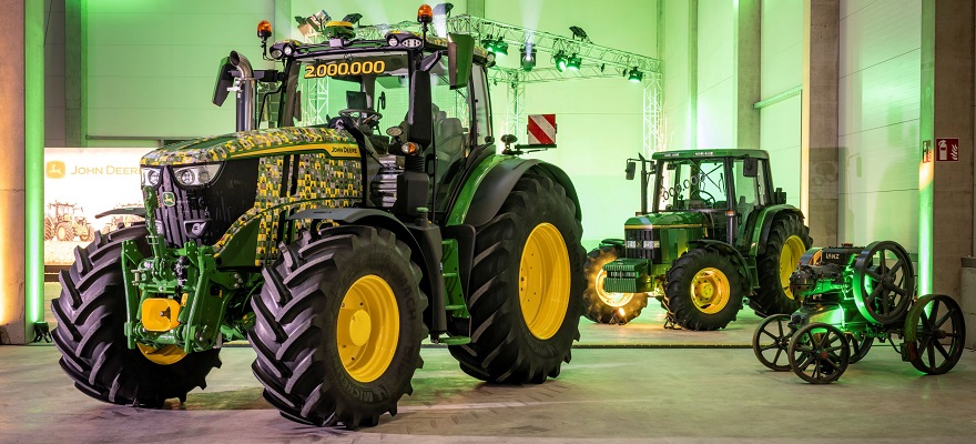 John Deere’i tehase kahemiljones traktor
