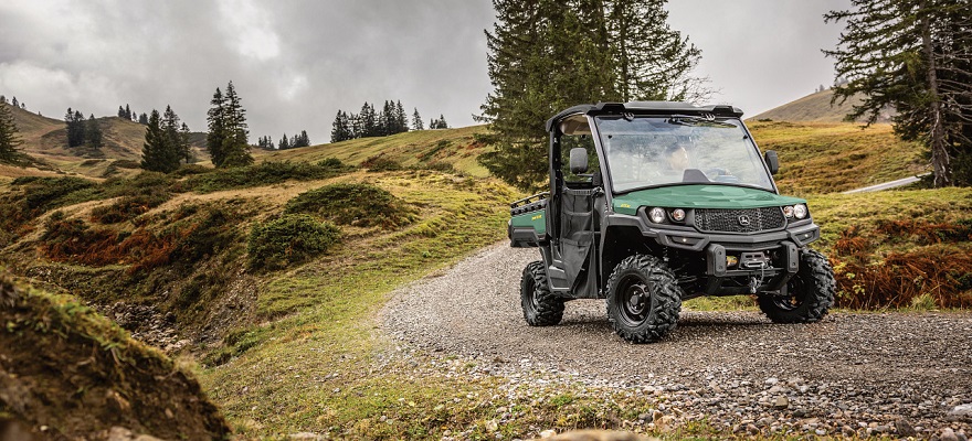 Gator XUV 875M on mõeldud erinevate ülesannete tõhusamaks lahendamiseks ning pakub suuremat veomahtu, rohkem mugavust ja täiustatud funktsioone The post John De