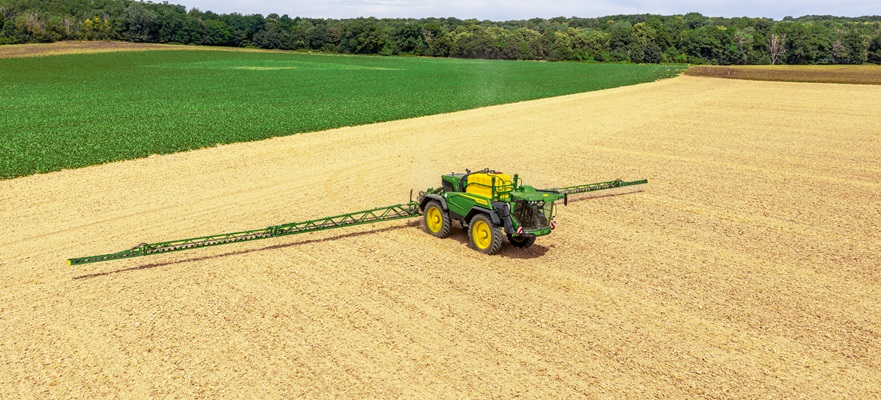 John Deere laiendab 500R pritsiseeriat suurema paagi ja uue poomitehnoloogiaga
