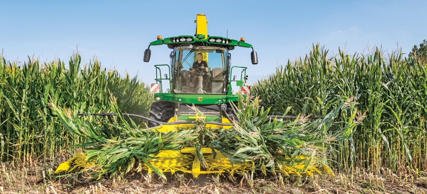 john deere 8600 hekseldi põllus